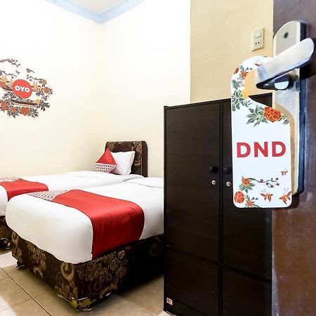 מדאן Oyo 723 Penginapan Nia Mandiri Syariah מראה חיצוני תמונה