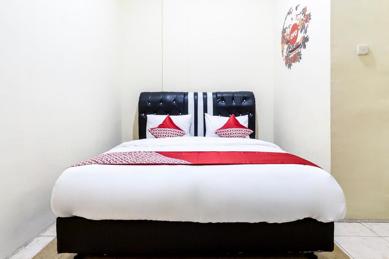 מדאן Oyo 723 Penginapan Nia Mandiri Syariah מראה חיצוני תמונה