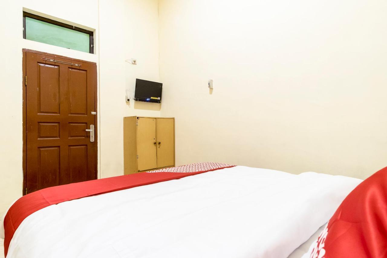 מדאן Oyo 723 Penginapan Nia Mandiri Syariah מראה חיצוני תמונה