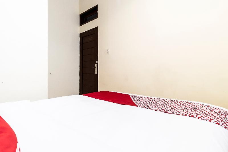 מדאן Oyo 723 Penginapan Nia Mandiri Syariah מראה חיצוני תמונה